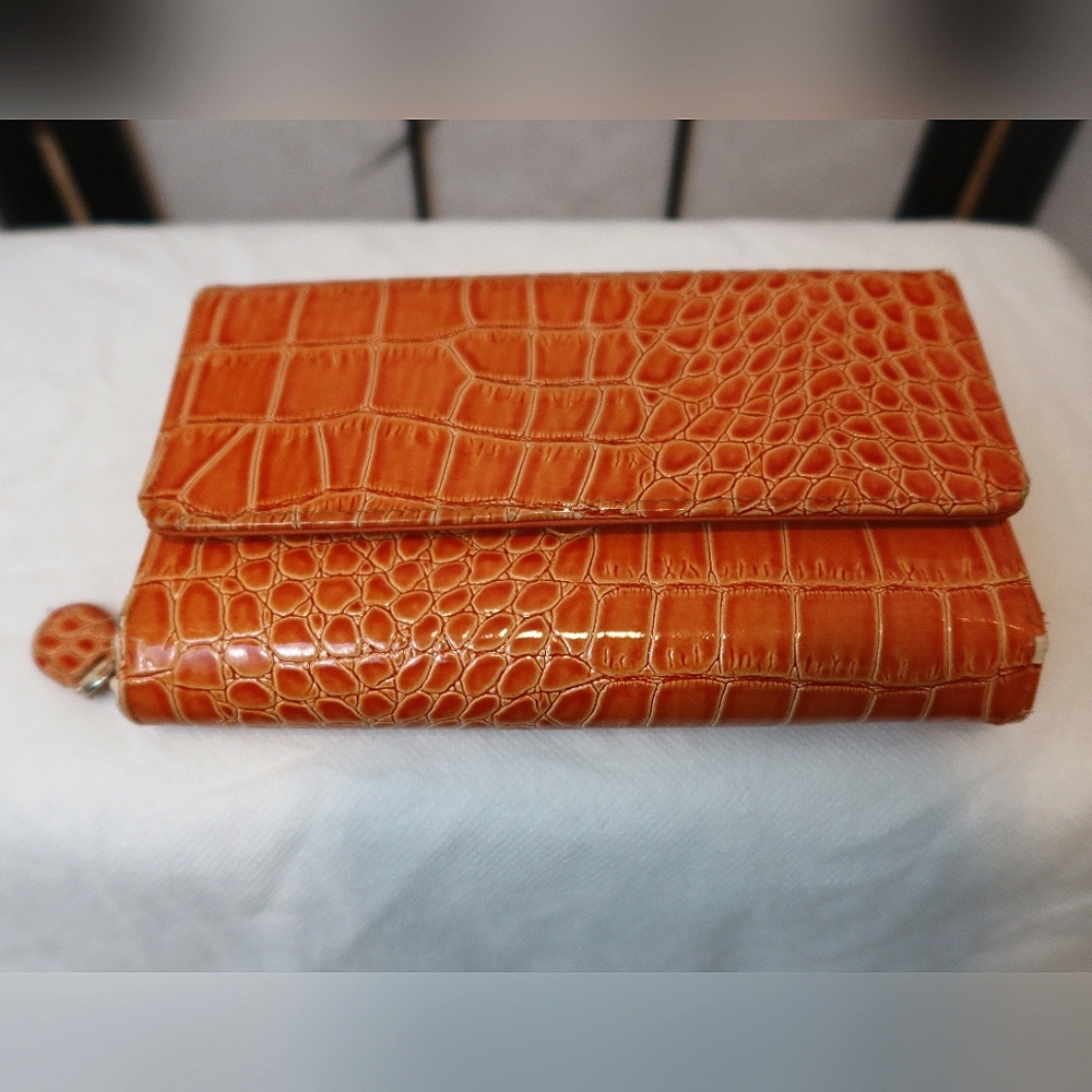 Elegant Orange Crocodile-Embossed Women's Clutch